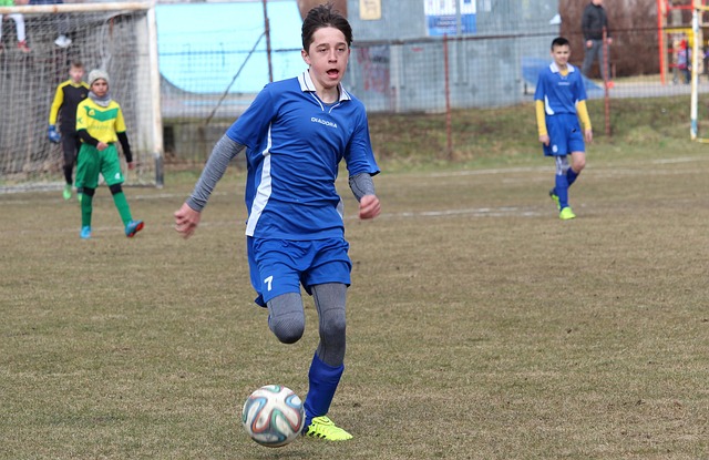 足球世界很 足球世界很